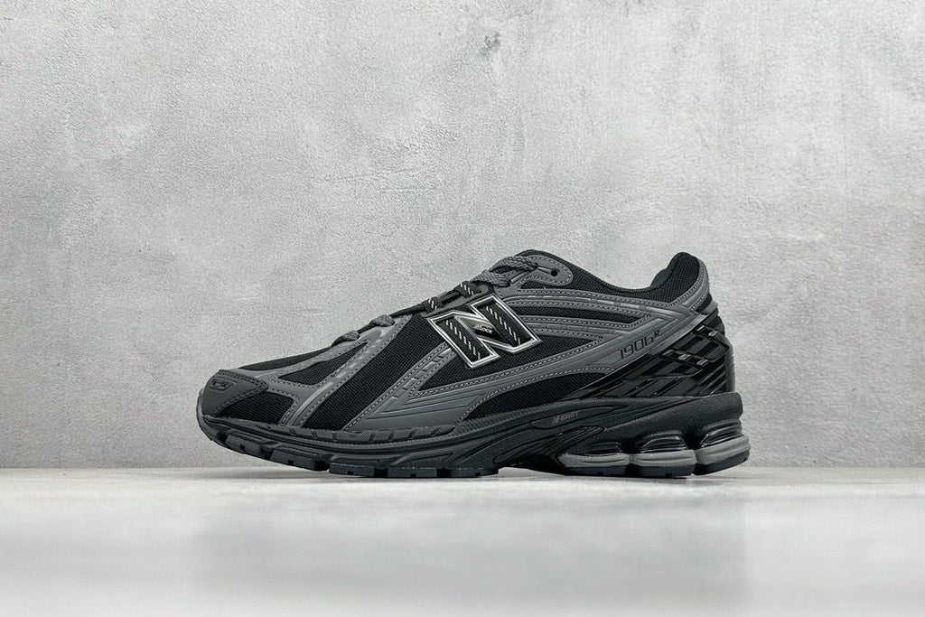 1906R Black 2025