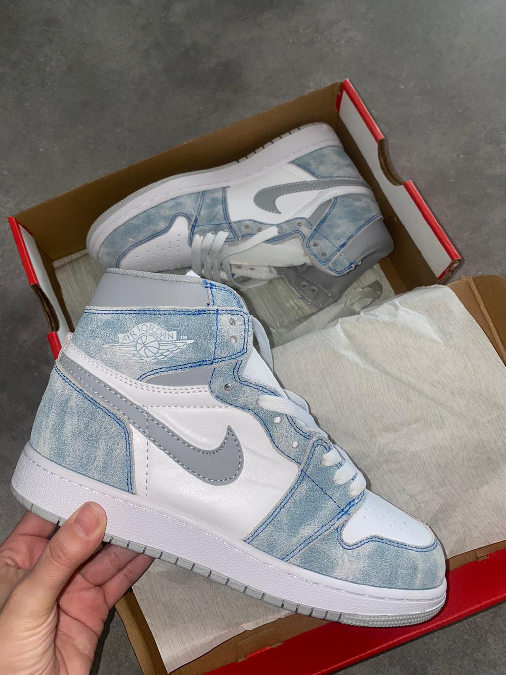 Sneakers - 1 Retro High OG Hyper Royal