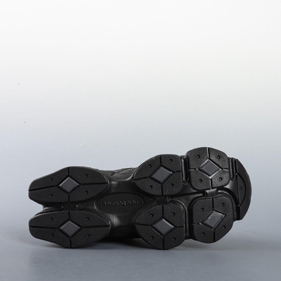 9060 Triple BLACK Leather