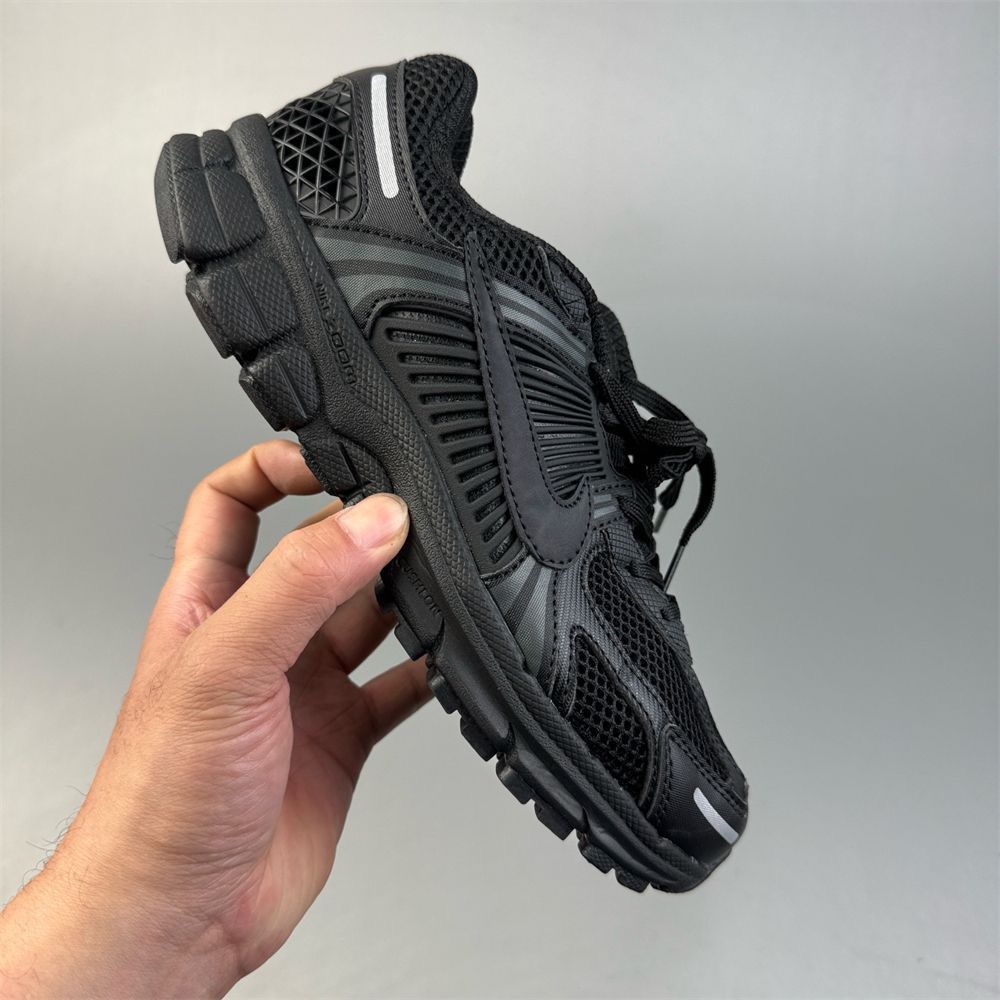 Zoom Vomero 5 All Black