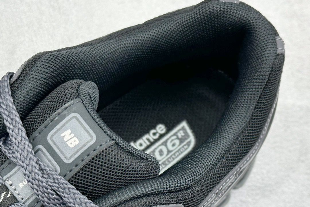 1906R Black 2025