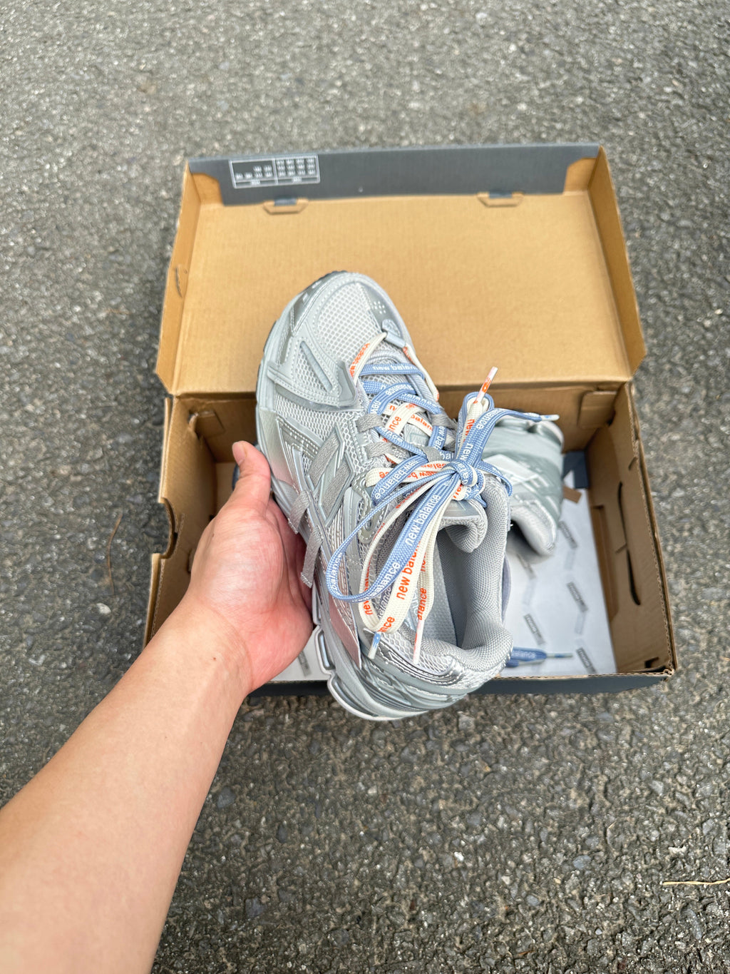 1906A Grey metalic 2025 (lacets offet)