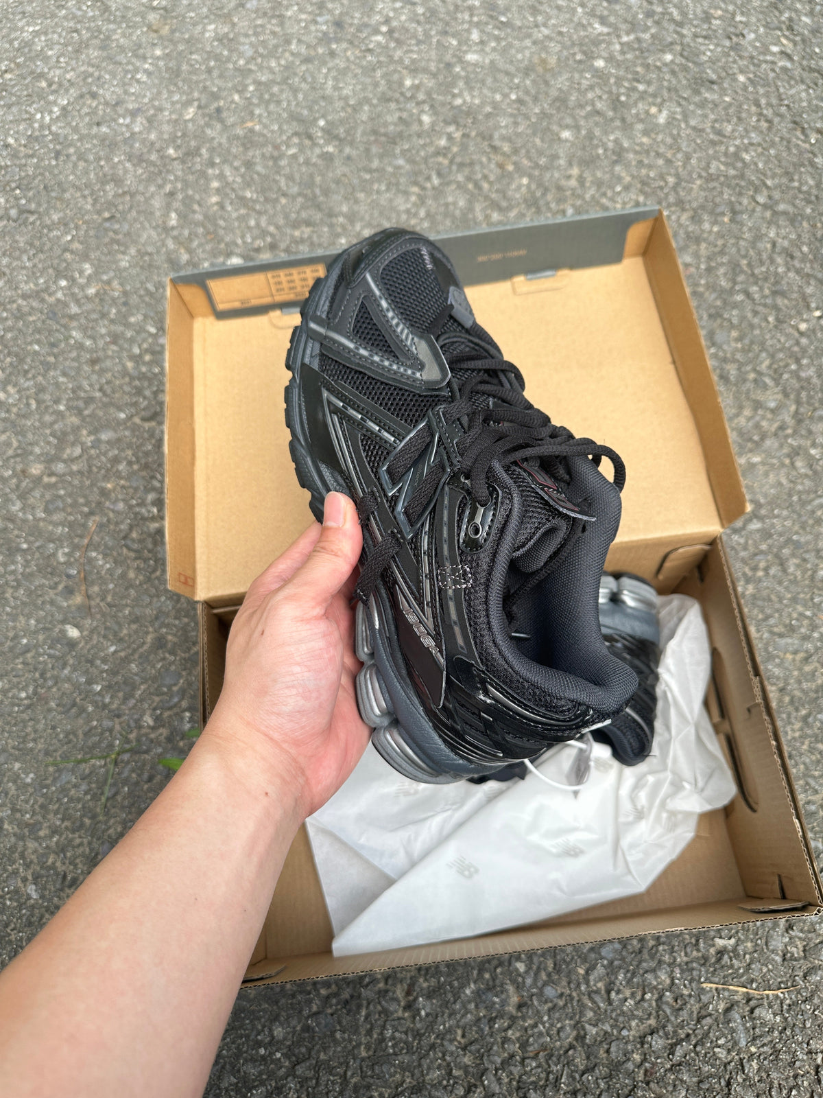 1906A Black 2025 (lacets offet)