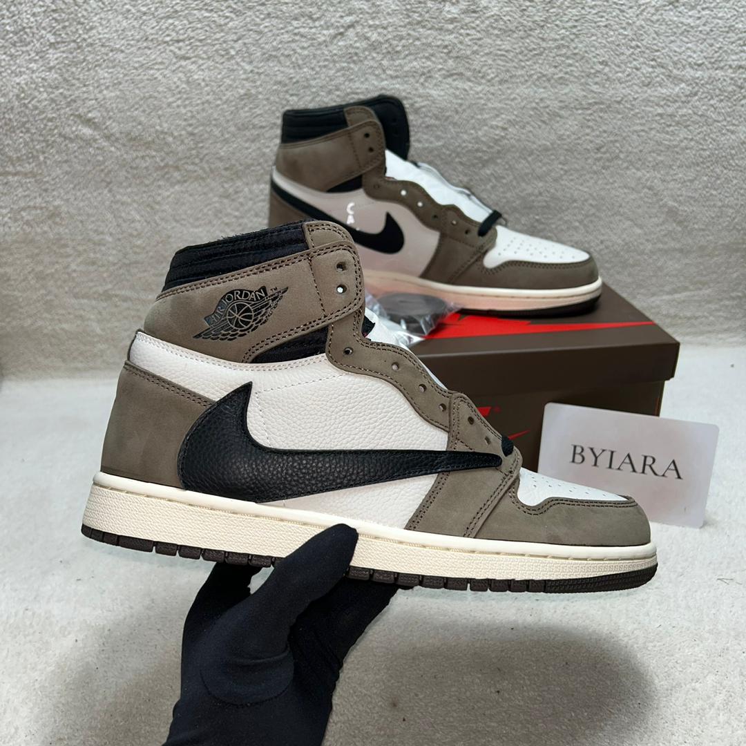 Sneakers - Travis