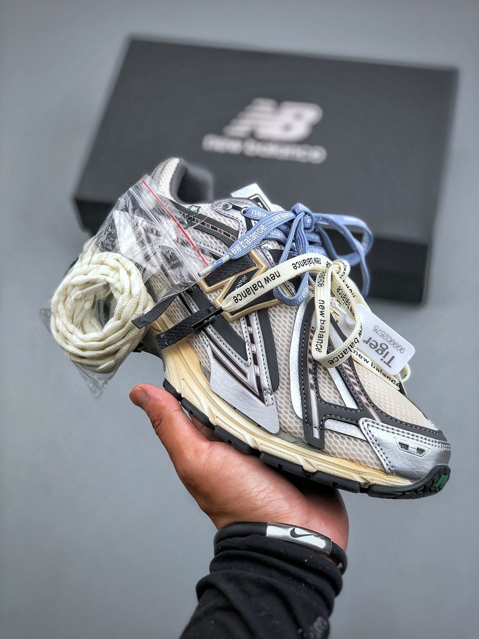 1906A Silver Grey Pack